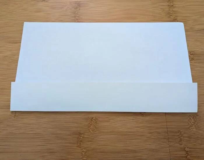 A4用紙を2枚折るだけ！　キッチン収納の裏技に「賢い」「万能すぎた」