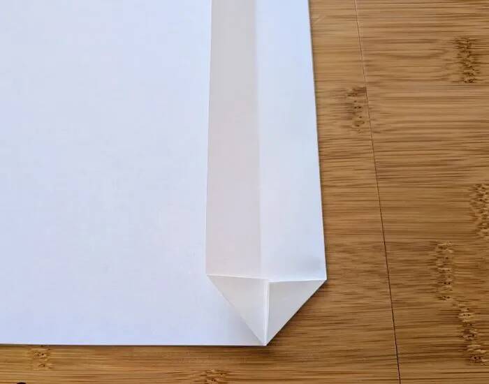 A4用紙を2枚折るだけ！　キッチン収納の裏技に「賢い」「万能すぎた」