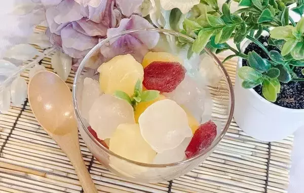 「「ドリンクに入れてもおいしい！」　製氷器で凍らせたものに「子供が取り合った！」【おやつレシピ】」の画像