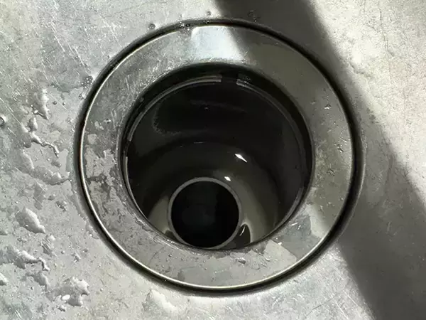 「重曹とクエン酸の2アイテムを活用！　こすらず15分でキッチンの悪臭を消す方法」の画像