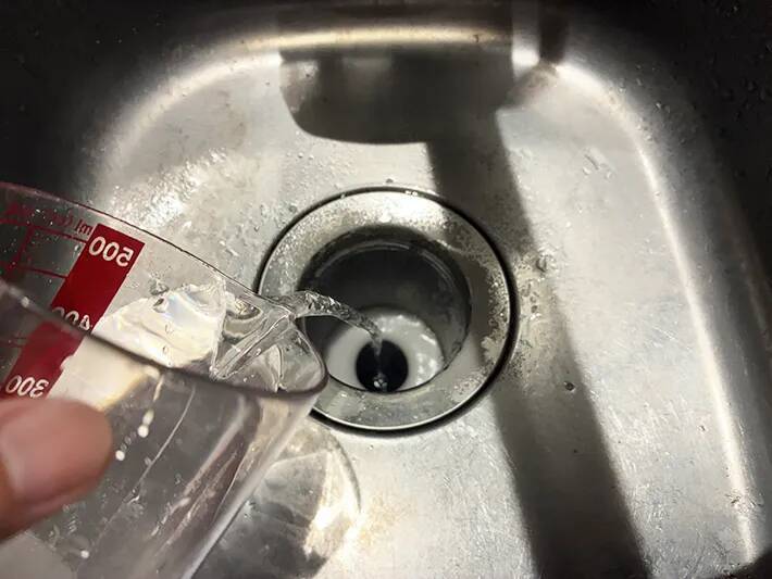 重曹とクエン酸の2アイテムを活用！　こすらず15分でキッチンの悪臭を消す方法