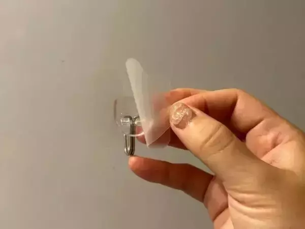 冷蔵庫横の空きスペース　収納に変える方法に「めっちゃ賢い」「すぐできる」