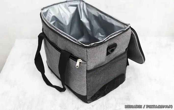 キンキンに冷やした保冷剤、どうやって入れてる？　保冷剤バッグ“使い方の正解”は