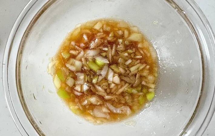 豚こま肉はほぐさず、パックからフライパンへ！　完成した一品に「ご飯が足りない…！」