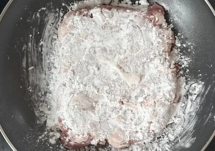 豚こま肉はほぐさず、パックからフライパンへ！　完成した一品に「ご飯が足りない…！」