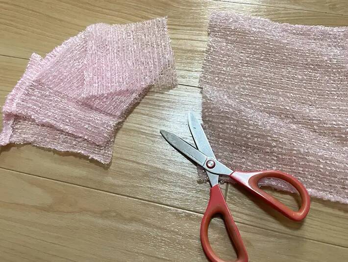 使い古したボディータオルをカットして！　簡単に試せる『掃除術』で「見えないホコリがごっそり！」