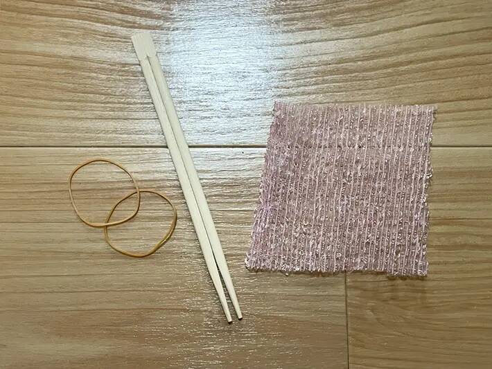 使い古したボディータオルをカットして！　簡単に試せる『掃除術』で「見えないホコリがごっそり！」