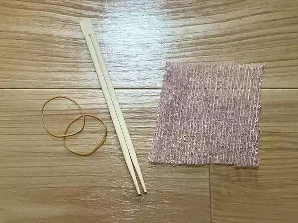 「使い古したボディータオルをカットして！　簡単に試せる『掃除術』で「見えないホコリがごっそり！」」の画像