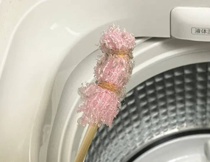 使い古したボディータオルをカットして！　簡単に試せる『掃除術』で「見えないホコリがごっそり！」