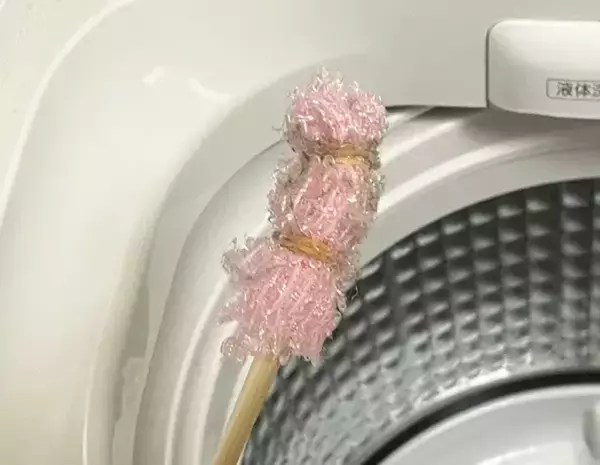 「使い古したボディータオルをカットして！　簡単に試せる『掃除術』で「見えないホコリがごっそり！」」の画像