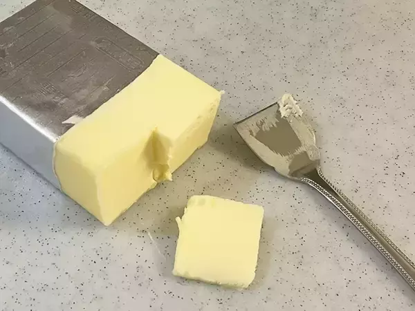 「トーストにバターを塗る時は？　バターナイフではなく…「便利すぎて笑った」」の画像