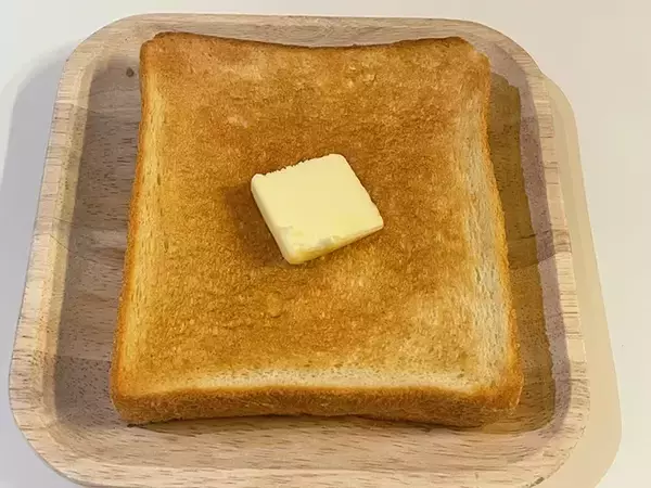 「トーストにバターを塗る時は？　バターナイフではなく…「便利すぎて笑った」」の画像