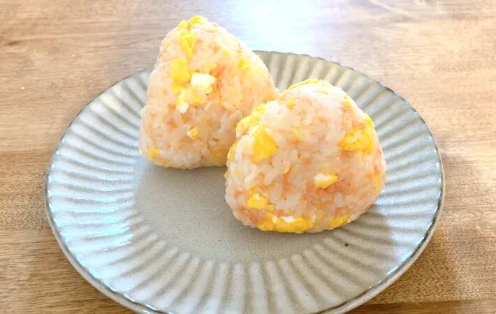 「やった！好きなやつだ！」と子供が歓喜　2つの具材を混ぜ込むだけの『簡単おにぎりレシピ』