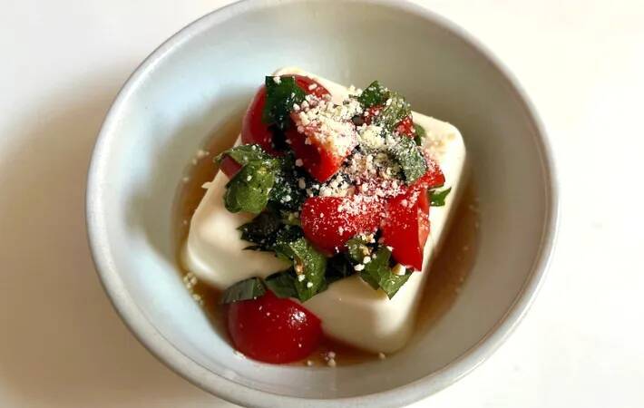 豆腐に『小さじ1杯』かけてみて！　醤油じゃない食べ方に「夫婦でハマった」