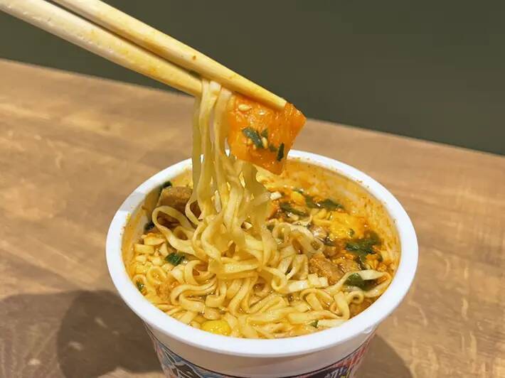 『カップヌードル』、お湯注ぎません　まさかの熱湯禁止に「パッケージから違う」「お湯沸かさなくていいの？」