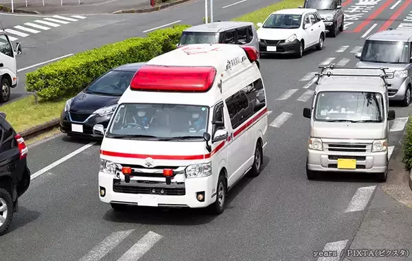 「運転中、救急車が来た時は…　警察に聞いた正しい交通ルール」の画像