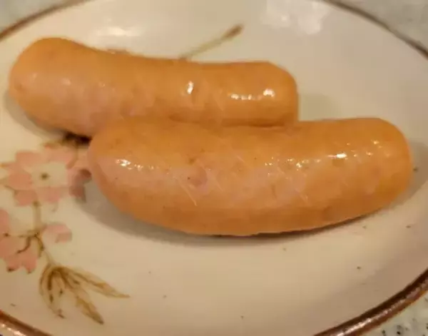 「『ソーセージはそのまま焼きません』　一手間で変わる味に「全然違う」「これは驚き」【おかず作りの裏技4選】」の画像