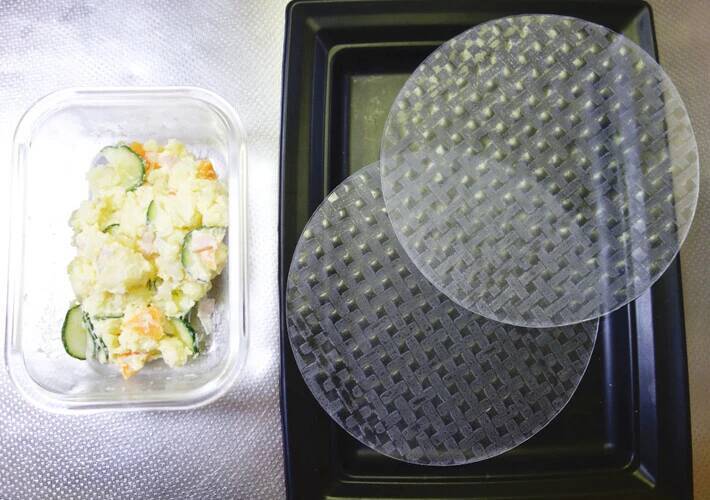 余ったポテサラをライスペーパーで巻いて焼くと？　「何これ？」と驚いた夫、一口食べれば…【レシピ】