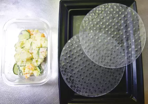「余ったポテサラをライスペーパーで巻いて焼くと？　「何これ？」と驚いた夫、一口食べれば…【レシピ】」の画像