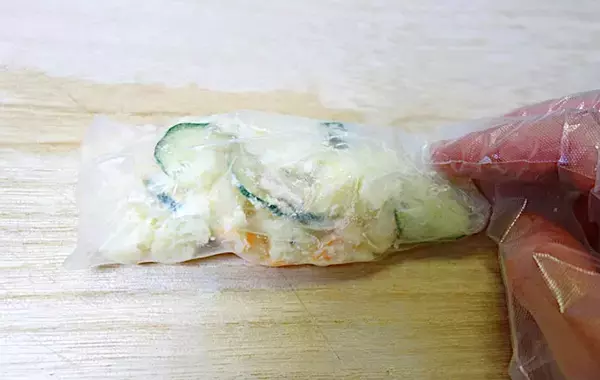 「余ったポテサラをライスペーパーで巻いて焼くと？　「何これ？」と驚いた夫、一口食べれば…【レシピ】」の画像