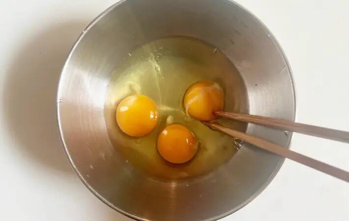 玉子焼きに余っていた『15g』を加えるだけ　食べた夫が「最高のつまみ」