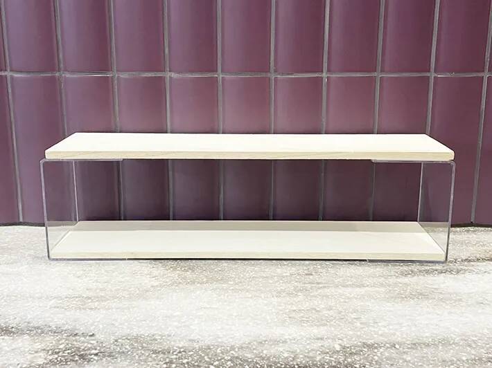 100均の『コの字型スタンド』と木板で？　作ったモノに「こういうの部屋に欲しかった」【簡単DIY】