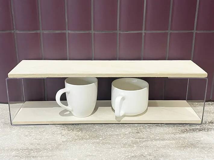 100均の『コの字型スタンド』と木板で？　作ったモノに「こういうの部屋に欲しかった」【簡単DIY】