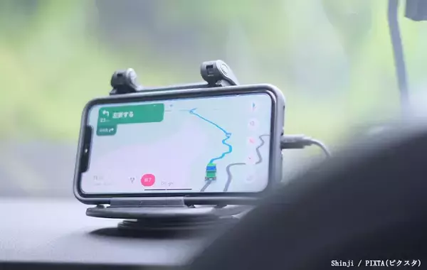 「車でスマホ操作、停止中でもアウト？　弁護士に聞いた正しいルール」の画像
