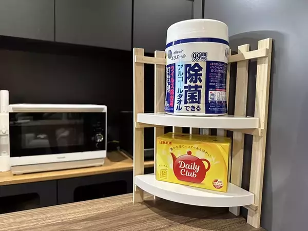 「“壁に穴をあけたくない”問題を解決！100均材料3つで作れる棚が優秀すぎる」の画像