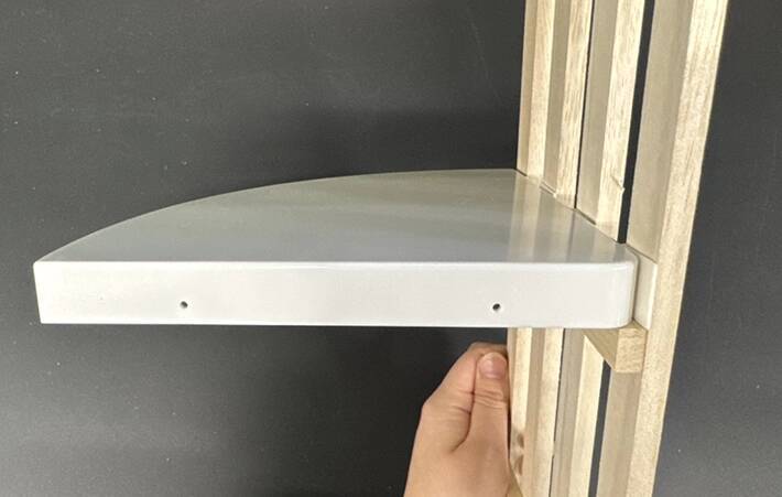 “壁に穴をあけたくない”問題を解決！100均材料3つで作れる棚が優秀すぎる