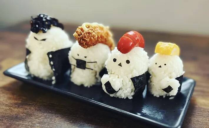 ご飯といなりあげで作ったのは…　かわいすぎる柴犬おにぎりに「これは食べられない！」