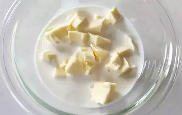 「6Pチーズと牛乳をレンチンして…？　できた簡単おつまみに「たまらん！」」の画像