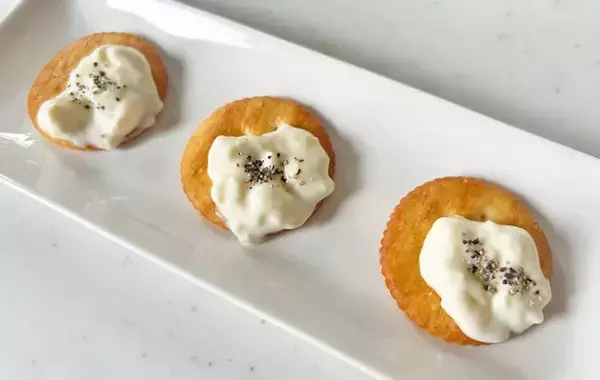 「6Pチーズと牛乳をレンチンして…？　できた簡単おつまみに「たまらん！」」の画像