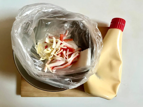 カニカマと一緒にポリ袋に入れたのは？　調理10分“簡単”おかず【レシピ】