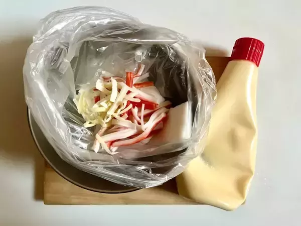 カニカマと一緒にポリ袋に入れたのは？　調理10分“簡単”おかず【レシピ】