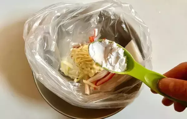 「カニカマと一緒にポリ袋に入れたのは？　調理10分“簡単”おかず【レシピ】」の画像