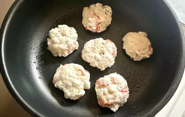 「カニカマと一緒にポリ袋に入れたのは？　調理10分“簡単”おかず【レシピ】」の画像