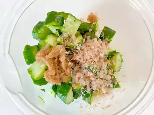 「暑い日にちょうどいい副菜」と夫に好評！　叩いたキュウリと混ぜたのは…