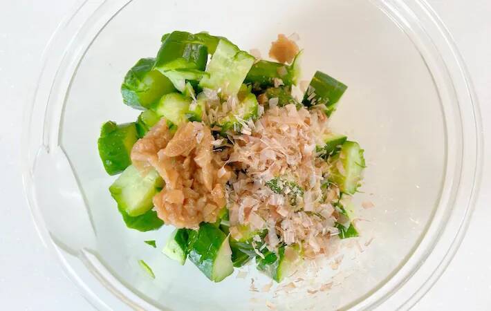 「暑い日にちょうどいい副菜」と夫に好評！　叩いたキュウリと混ぜたのは…