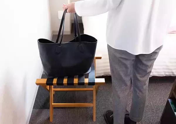 「どうやって使うの？　ホテルの客室にある『謎のイス』、正体を聞いてみた」の画像