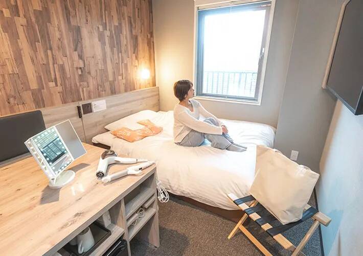 どうやって使うの？　ホテルの客室にある『謎のイス』、正体を聞いてみた