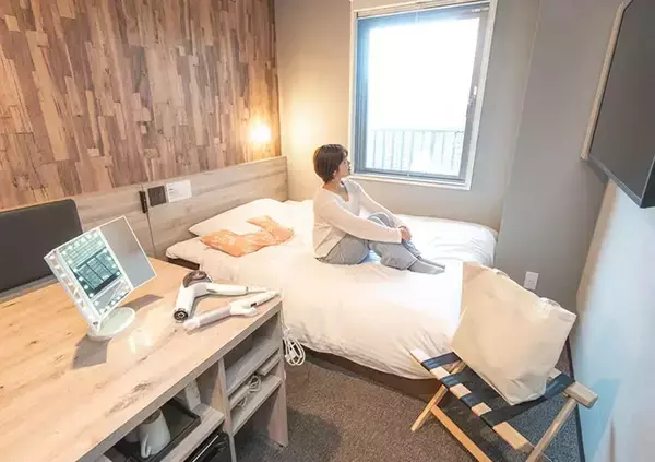 「どうやって使うの？　ホテルの客室にある『謎のイス』、正体を聞いてみた」の画像