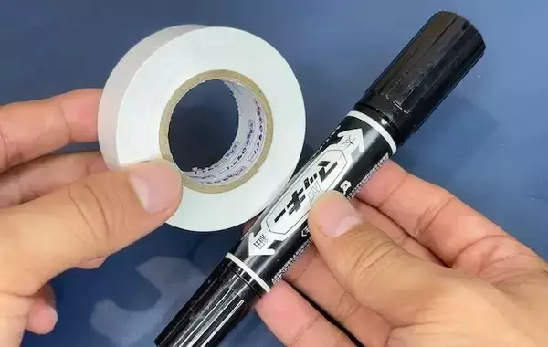 「油性ペンで直書き、もうしない！　プール用品の名前書きに役立つ「身近なアイテム」とは」の画像