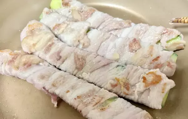 「キュウリの食べ方に「これいいね！」　豚バラ肉をぐるぐる巻いて？」の画像