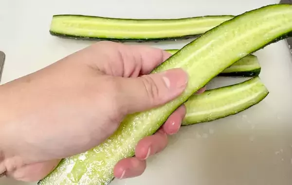 「キュウリの食べ方に「これいいね！」　豚バラ肉をぐるぐる巻いて？」の画像