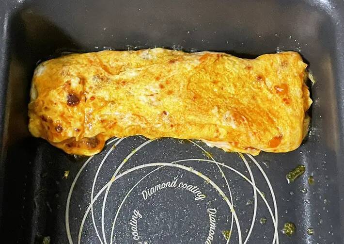 『大さじ1杯』でピリ辛ザクザク食感　玉子焼きのアレンジに「パンチが効いてる」「食べ応えあり」