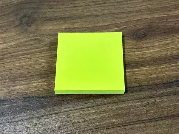 もう付箋が『クルン』とならない！　仕事や勉強のイライラが解決する簡単テク【2選】