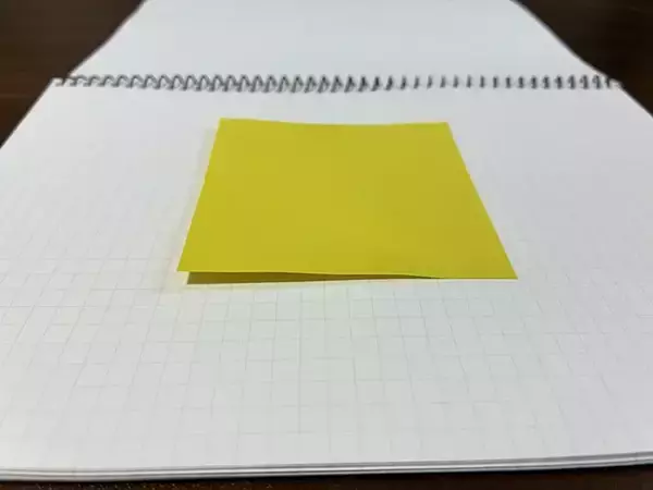 「もう付箋が『クルン』とならない！　仕事や勉強のイライラが解決する簡単テク【2選】」の画像