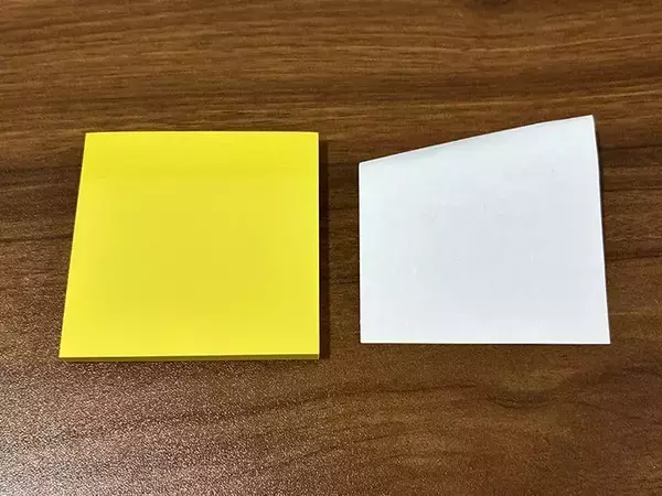 「もう付箋が『クルン』とならない！　仕事や勉強のイライラが解決する簡単テク【2選】」の画像