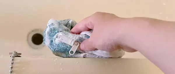「洗濯に使うだけはもったいない！　洗濯ネットの『じゃない使い方』に「スポンジよりいいかも」」の画像